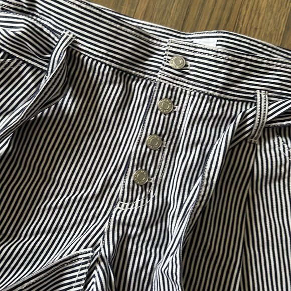 Gap NWT high waisted shorts🎉😍 - Picture 3 of 8